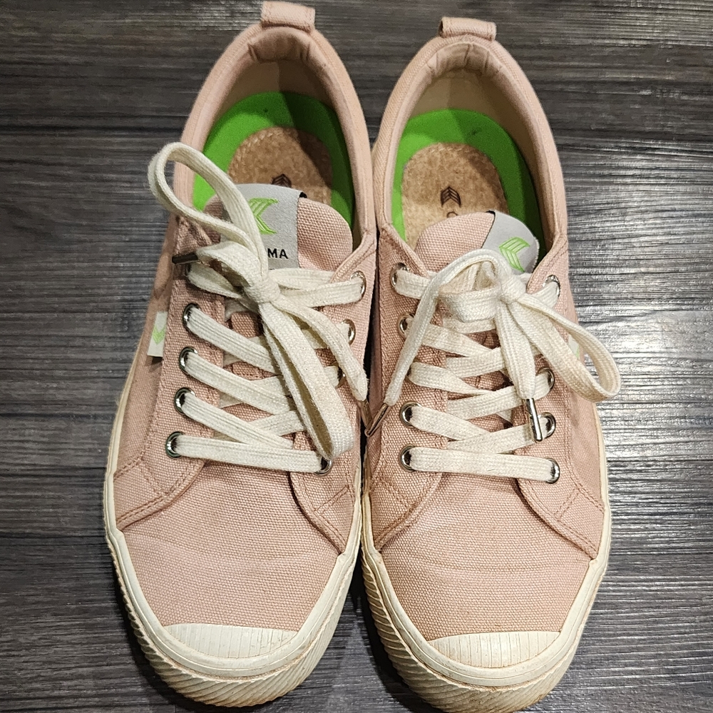CARIUMA Women's Shoes OCA Low Pink Size 8 US Ethically Made Canvas Sneakers
